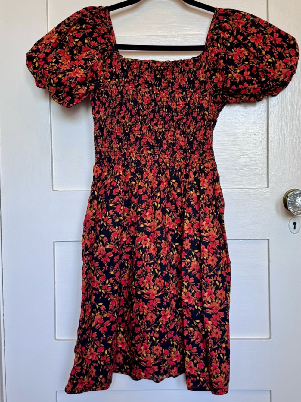 GAP Red Floral Smocked Puff-Sleeve Midi Dress on Black